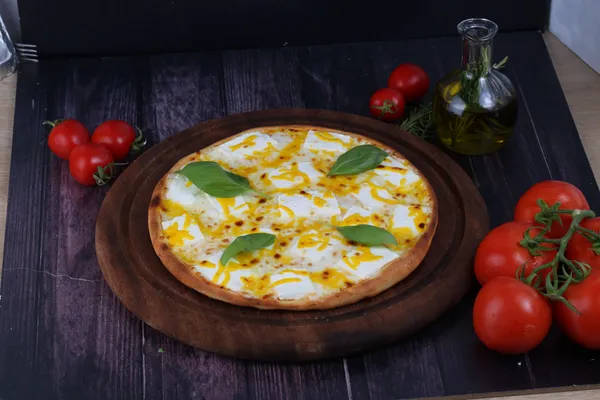 Üç Peynirli Pizza