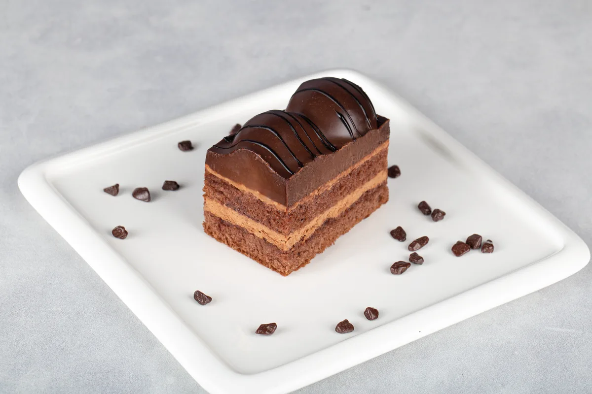 Mono Siyah Profiterollü